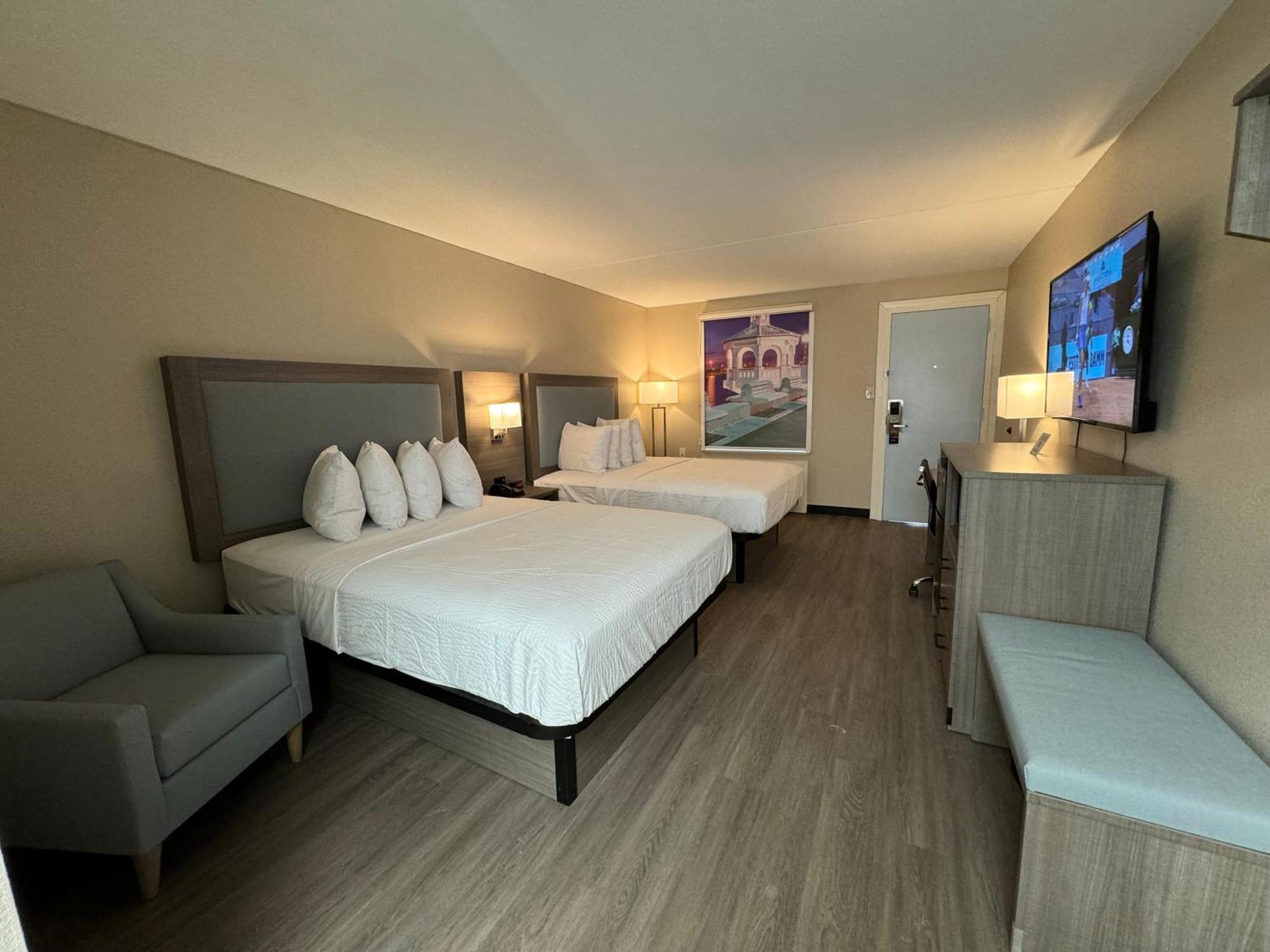 Baymont By Wyndham Airport Inn 2*