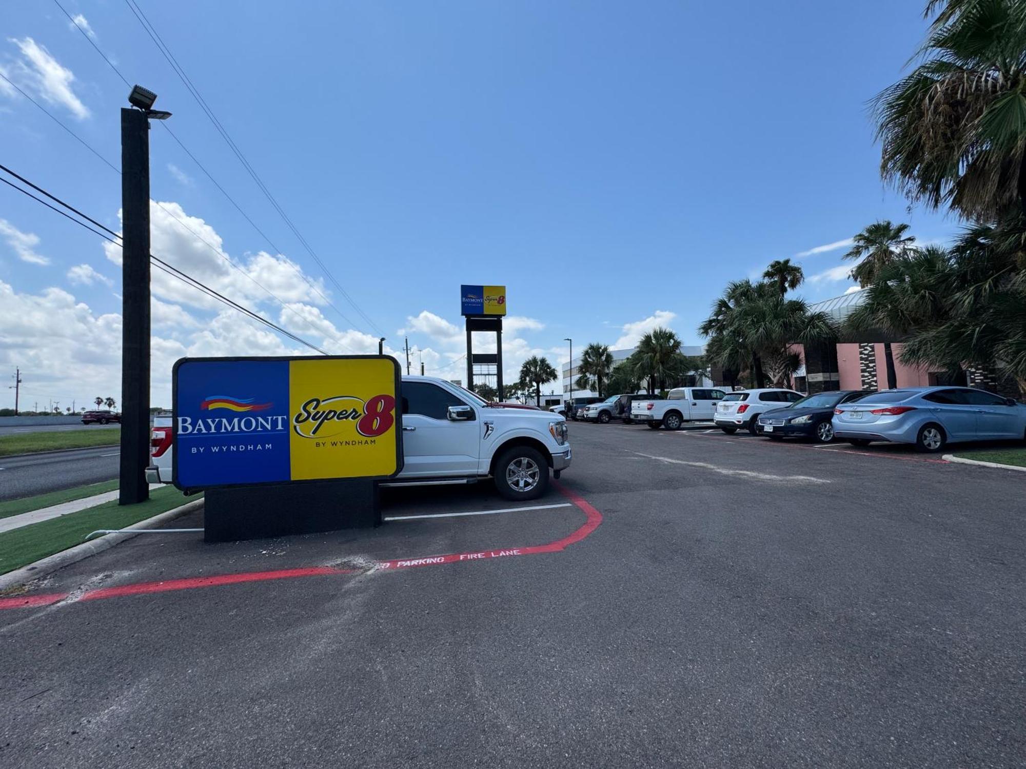Baymont By Wyndham Airport Inn