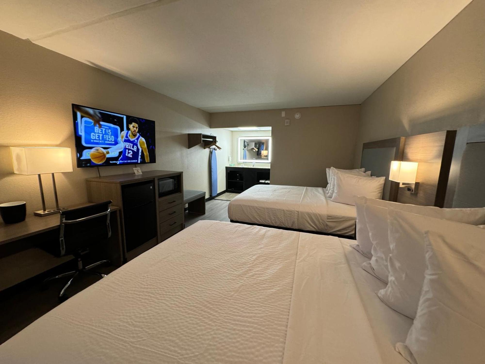 Baymont By Wyndham Airport Inn 2*