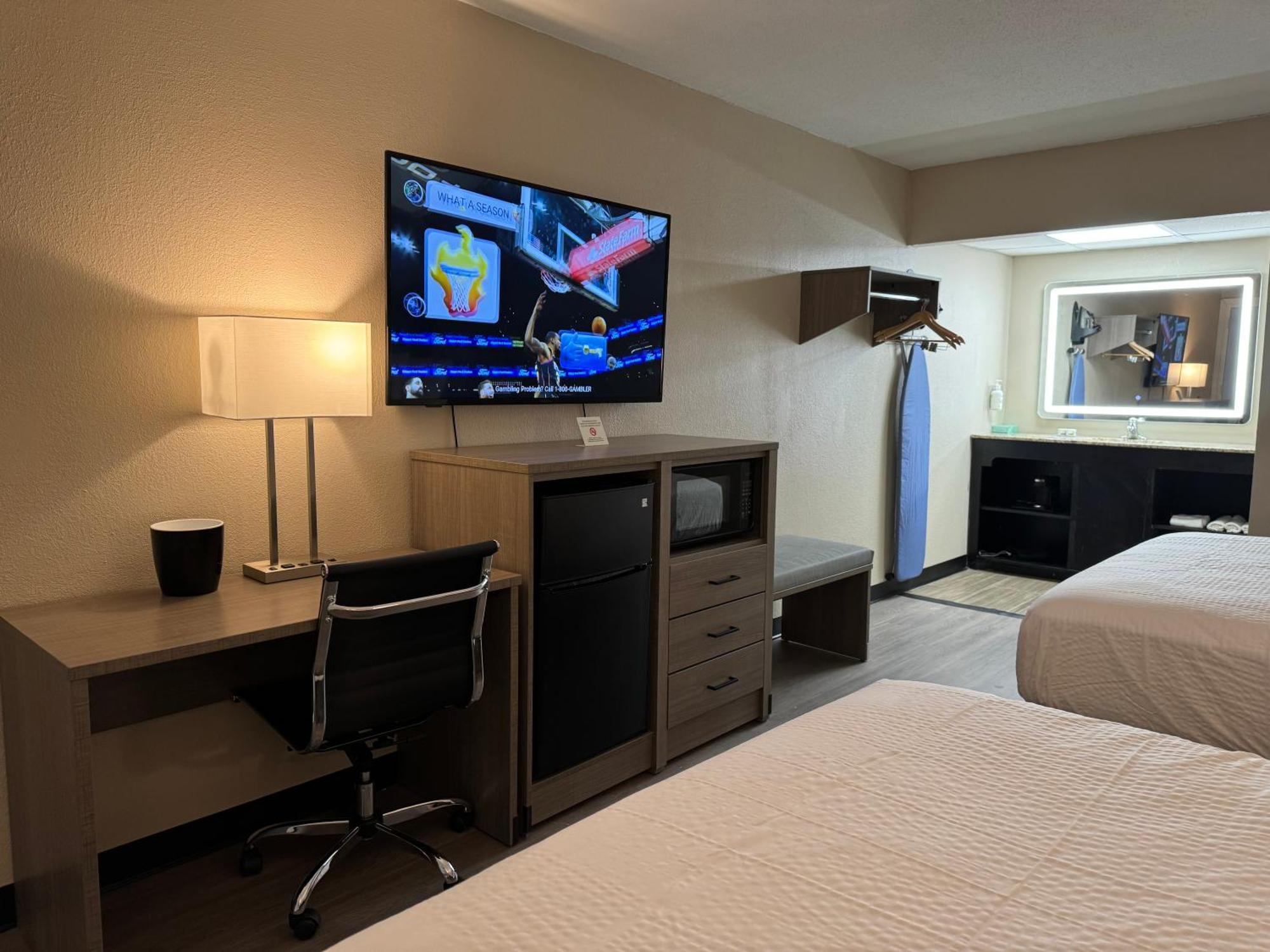 Baymont By Wyndham Airport 2*