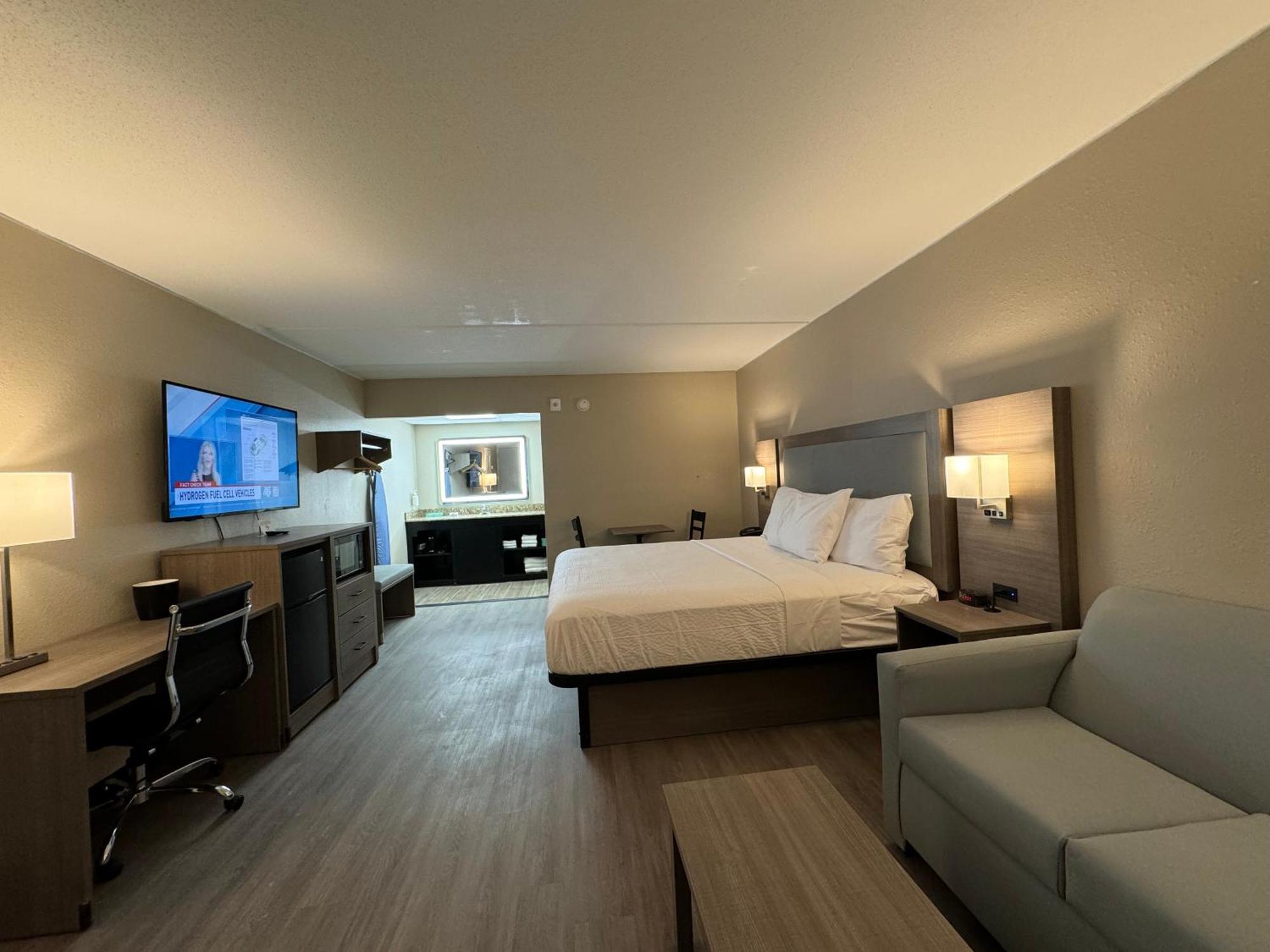 Baymont By Wyndham Airport 2*