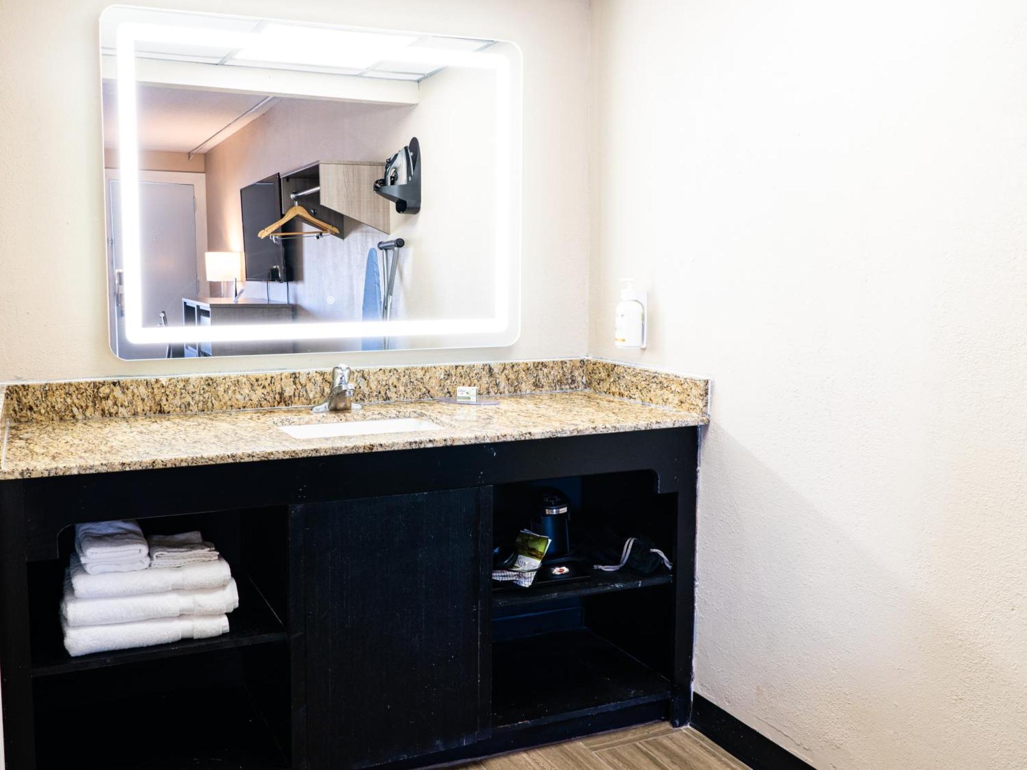 Baymont By Wyndham Airport Corpus Christi