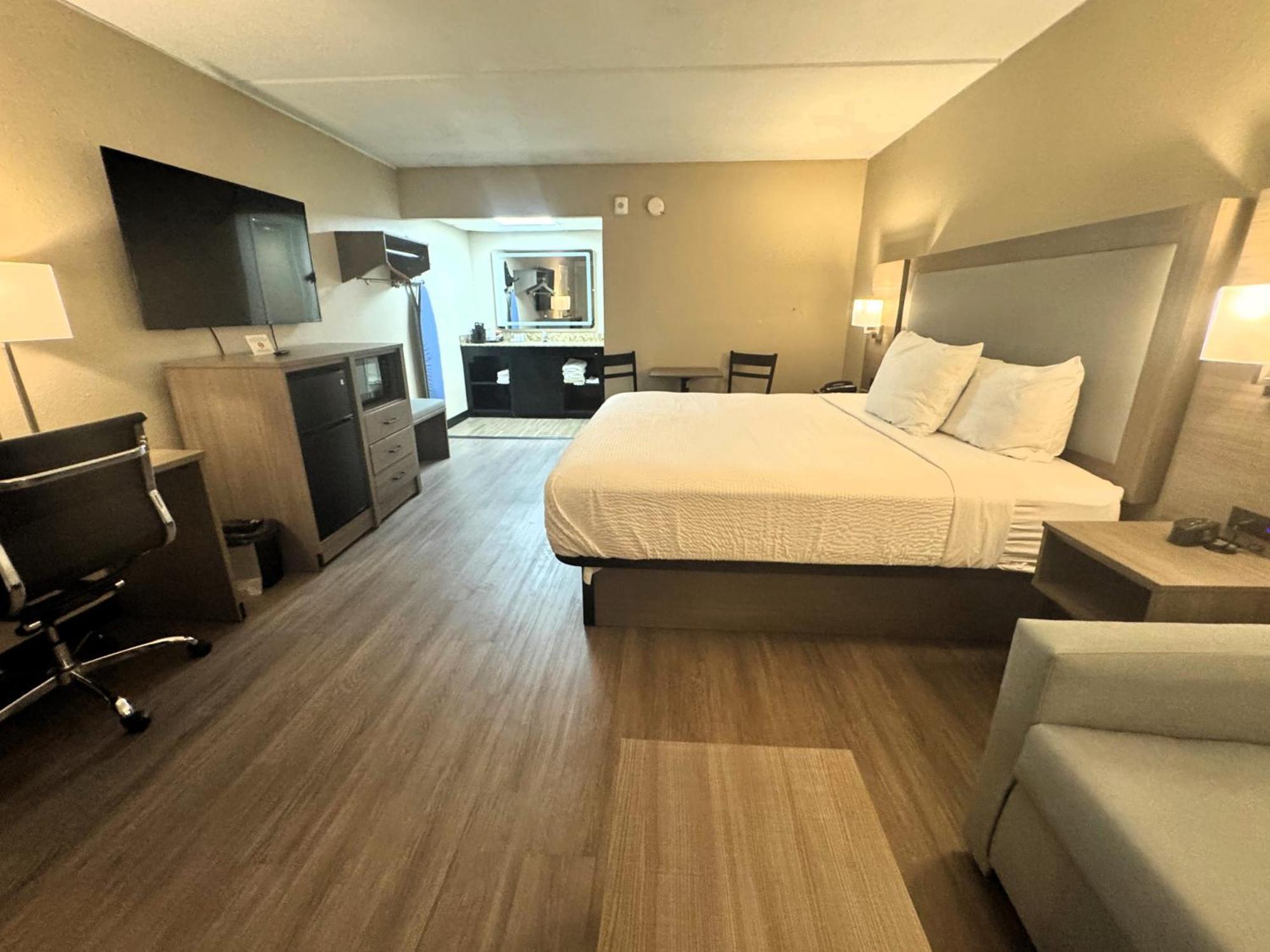 Baymont By Wyndham Airport Inn 2*