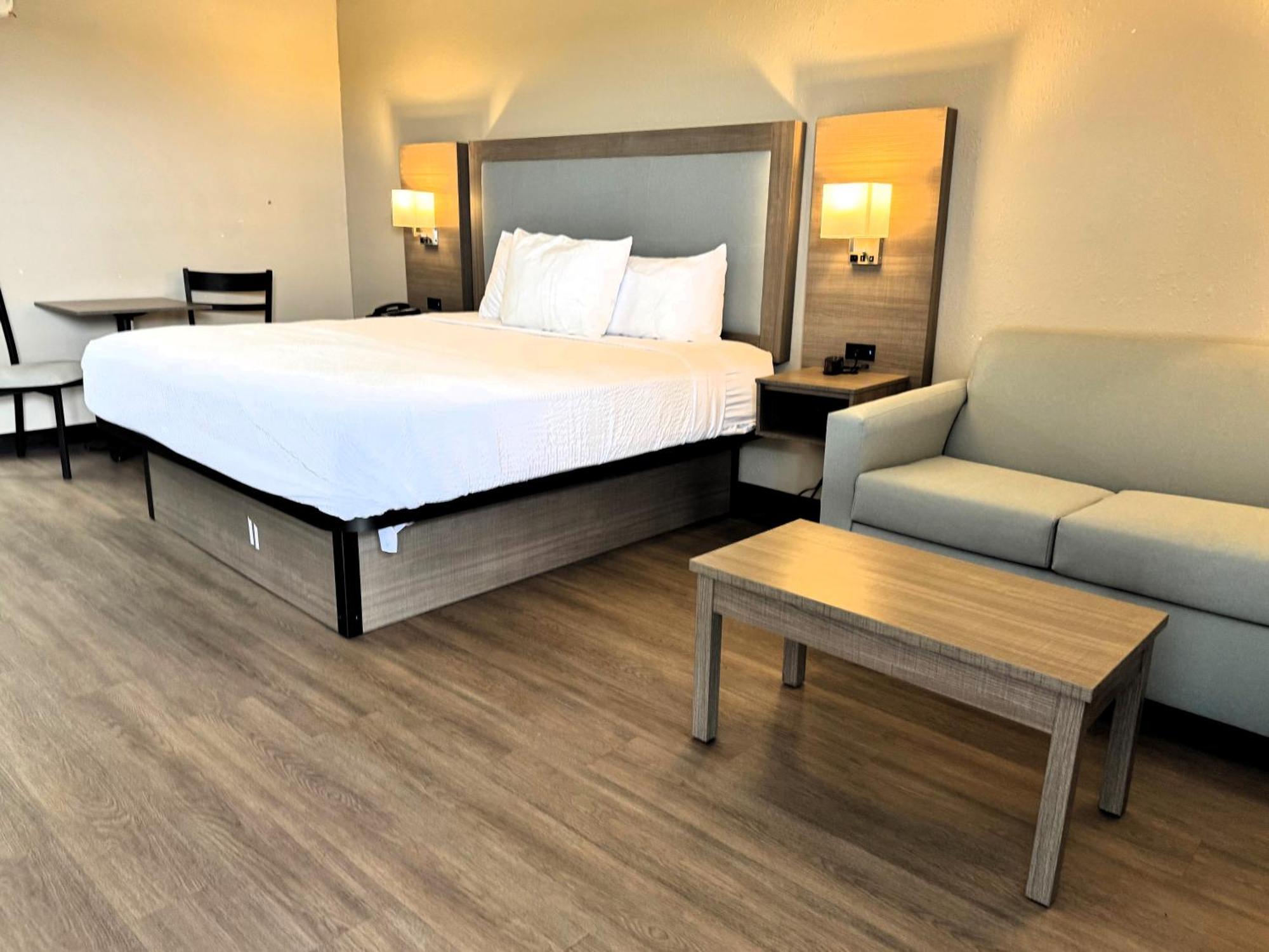 Inn Baymont By Wyndham Airport 2*